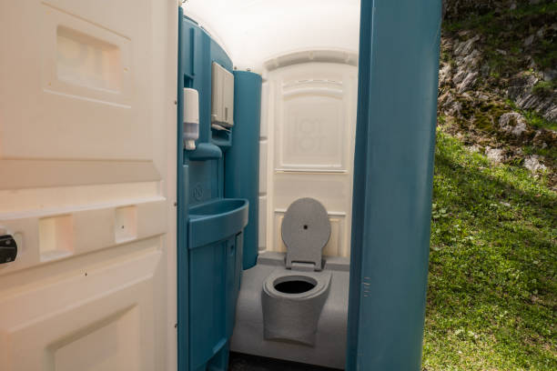 Porta potty delivery and setup in Huntington, VA